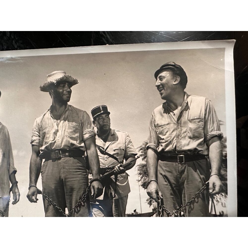 Vintage 1961 Movie Still From "The Devil At 4 OClock" Featuring Frank Sinatra Be - Picture 7 of 13